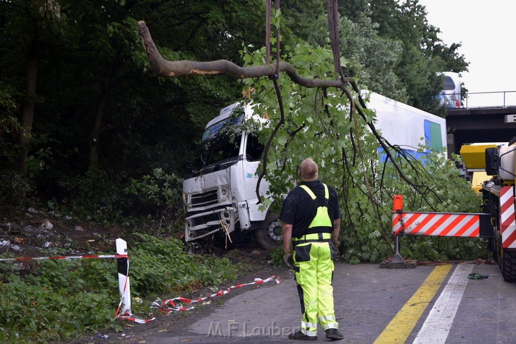 Schwerer VU A 3 Rich Oberhausen Hoehe AK Leverkusen P421.JPG - Miklos Laubert